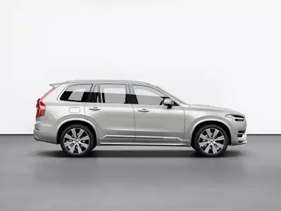 2022 Volvo XC90 B5 Momentum AWD - Image 3