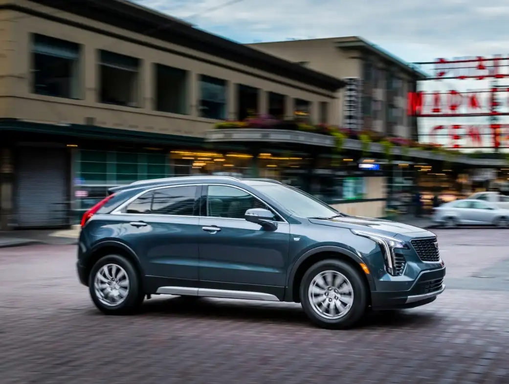 2022 Cadillac XT4 Premium Luxury - view 3