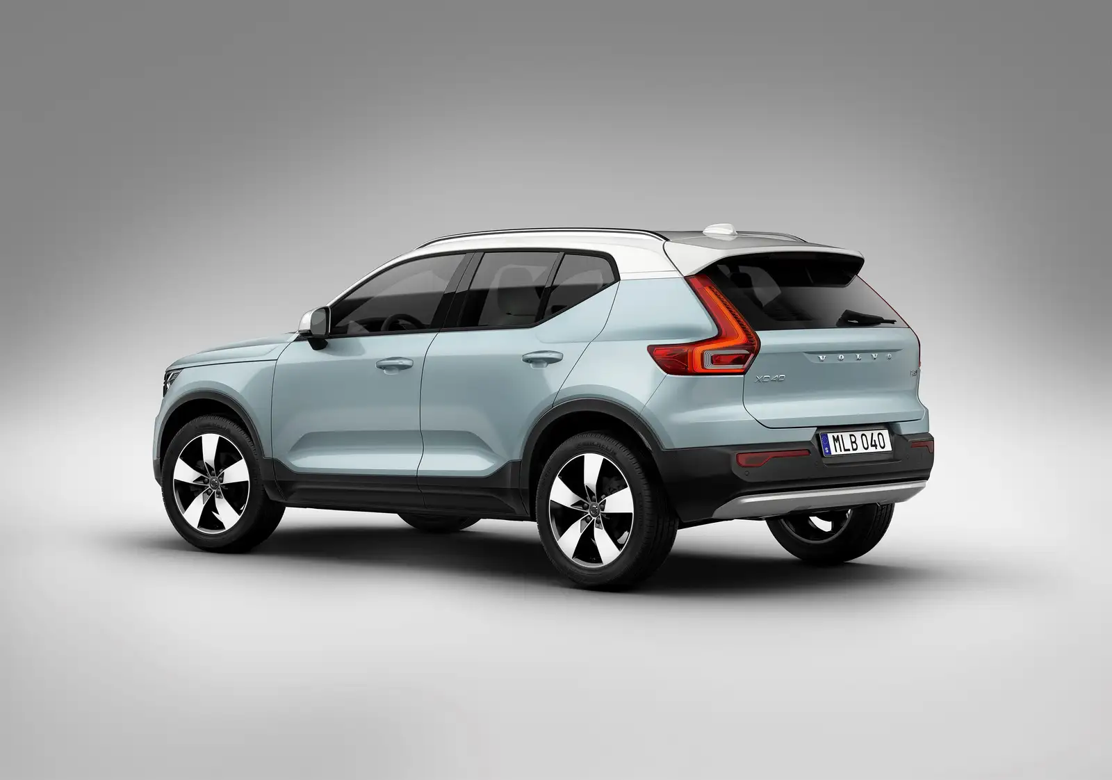2021 Volvo XC40 T4 Momentum - view 2