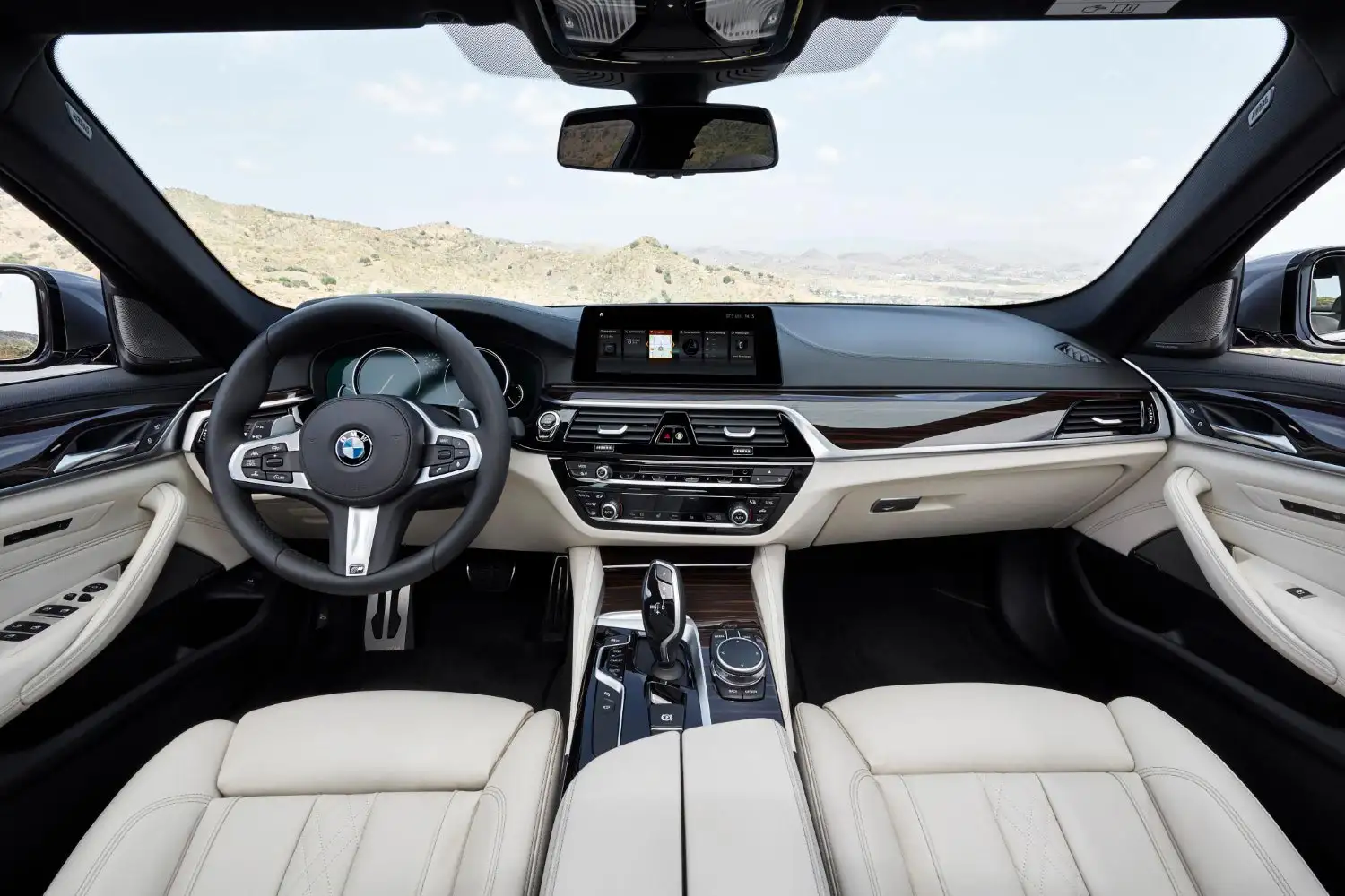 2023 BMW 5 Series 520i Joy Edition - view 5