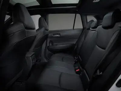 2022 Toyota Corolla Cross Hybrid 1.8L XL - Image 5