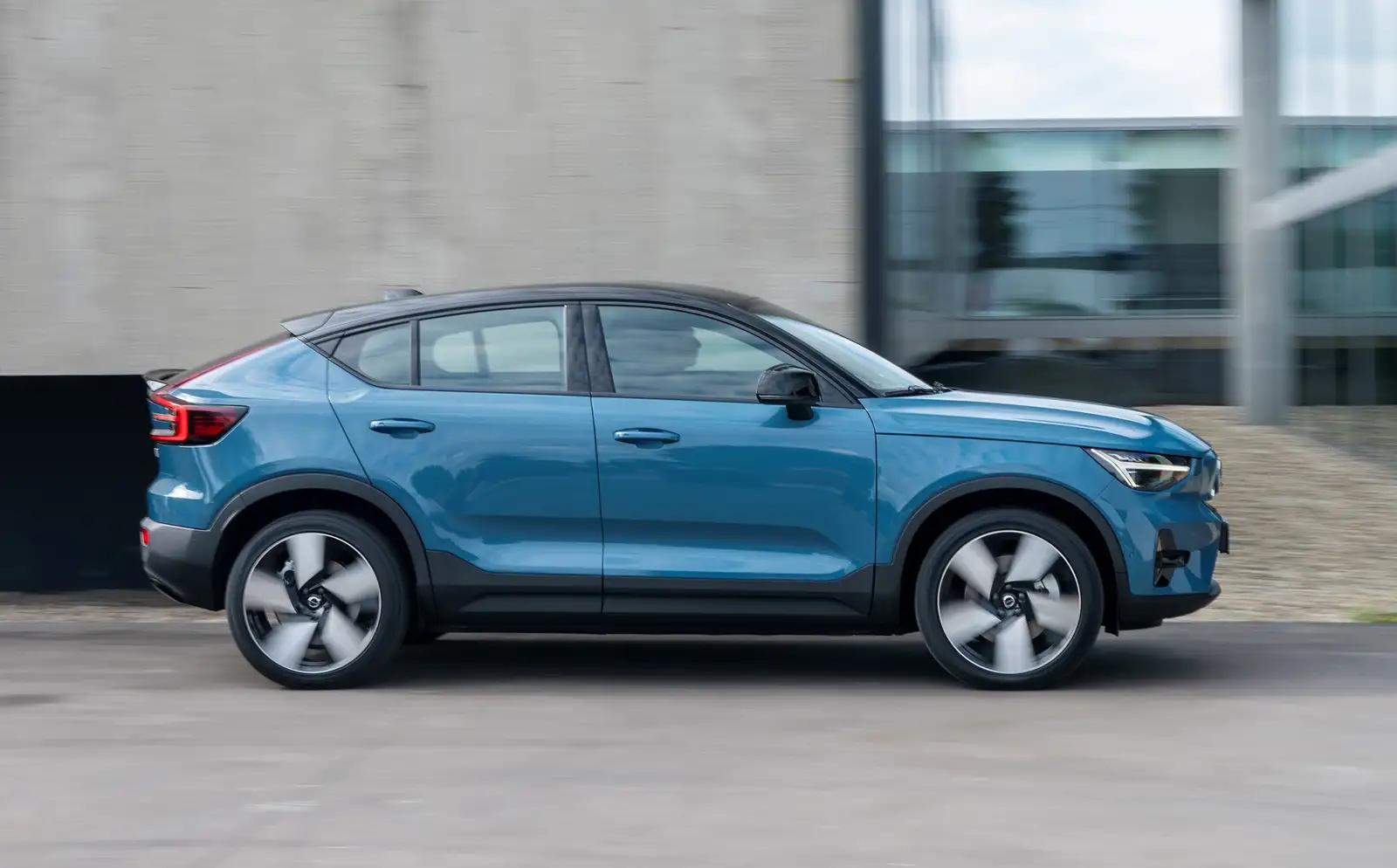 2022 Volvo C40 P8 All Wheel Drive - view 3