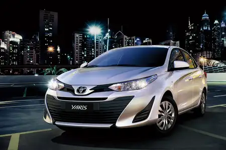 2022 Toyota Yaris Sedan E - Image 3