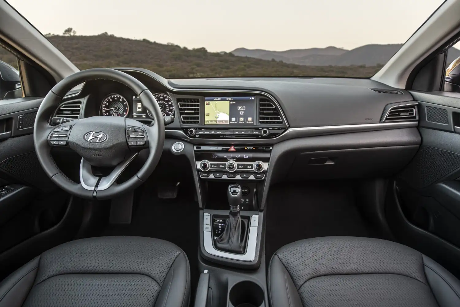 2020 Hyundai Elantra GL 1.6L - view 6