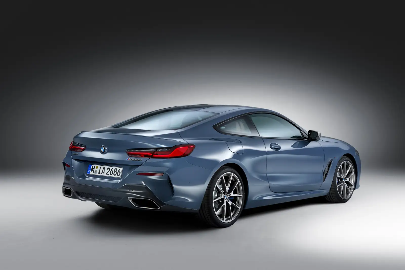 2022 BMW 8 Series 840i Coupe M Sport - view 2