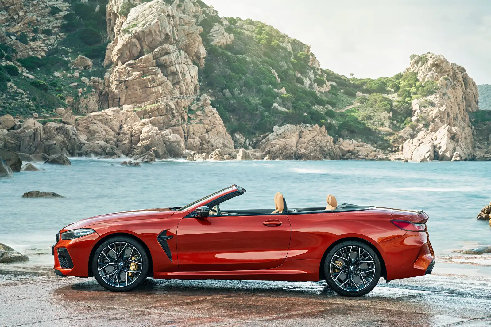 2020 BMW M8 Convertible M Competition - view 3