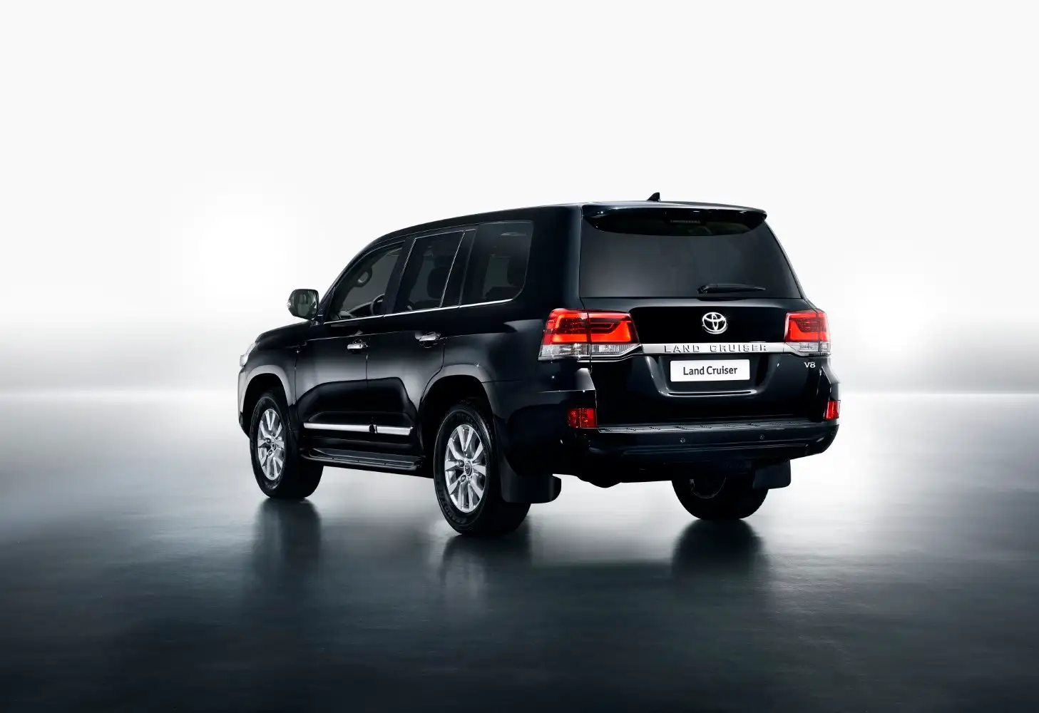 2020 Toyota Land Cruiser 4.6L GXR GT - view 2