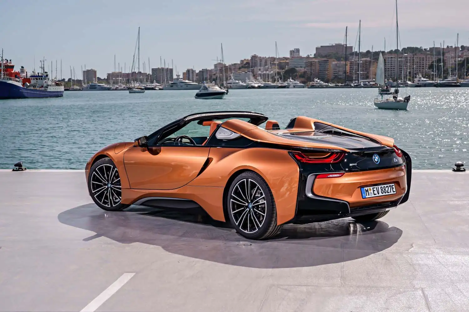 2019 BMW i8 Roadster - view 3