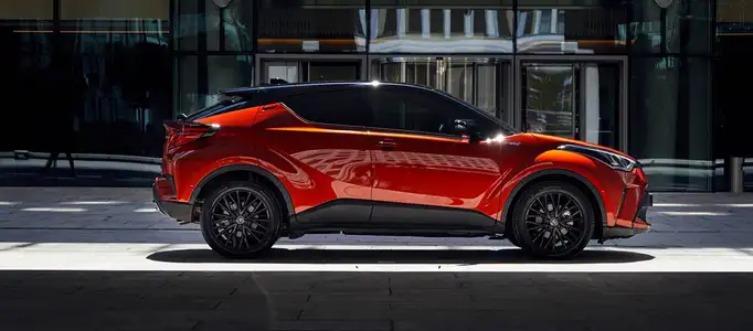 2022 Toyota C-HR Hybrid 1.8L GX - Image 3