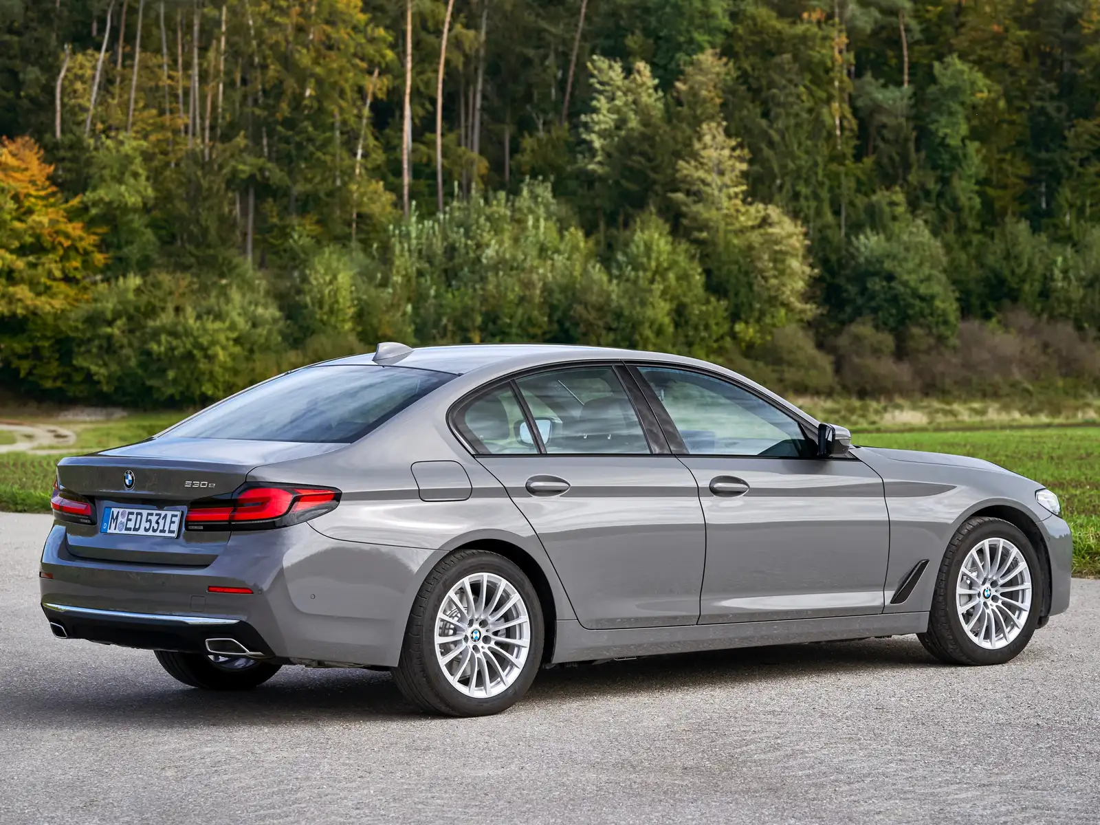 2021 BMW 5 Series 530i - view 2
