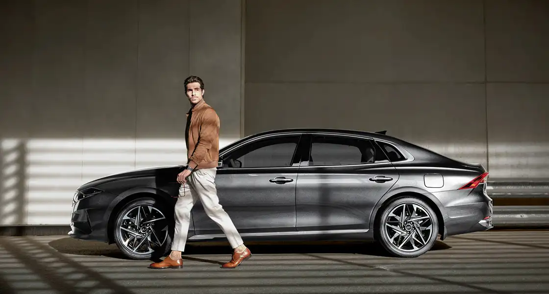 2022 Hyundai Azera Premium - view 3
