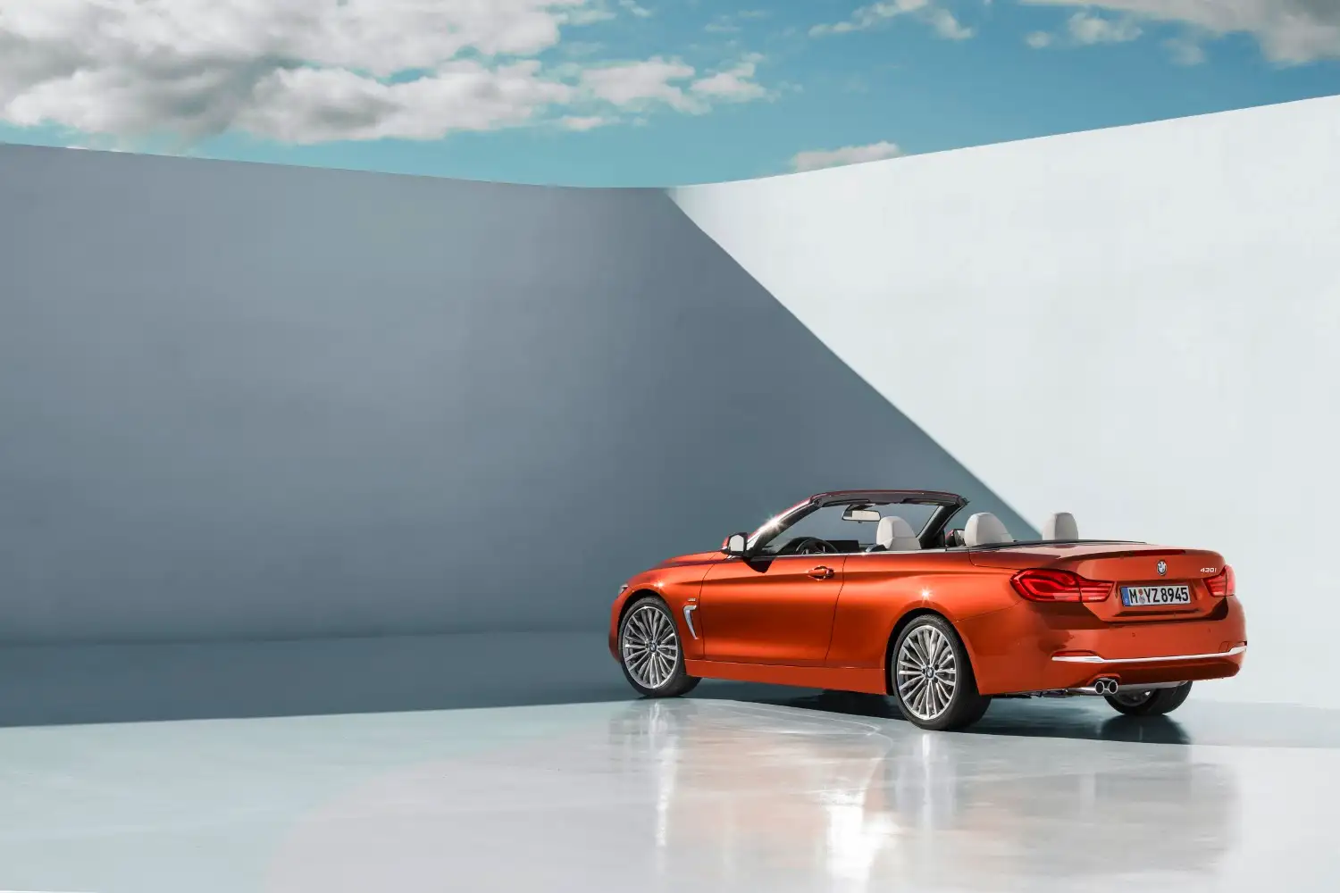 2019 BMW 4 Series 430i Convertible M Sport - view 2