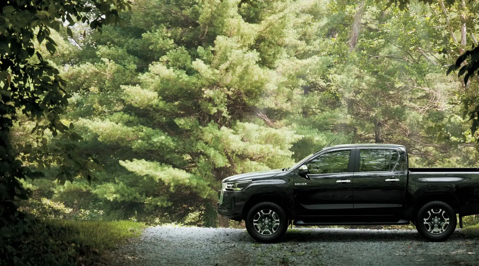 2022 Toyota Hilux Double Cab - GL 4WD - view 2