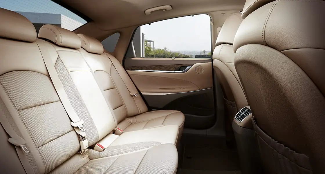 2018 Hyundai Azera Mid-Spec - view 4