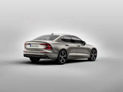 2021 Volvo S60 T4 Momentum - Image 2
