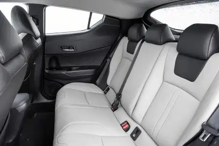 2022 Toyota C-HR Hybrid 1.8L GX - Image 5