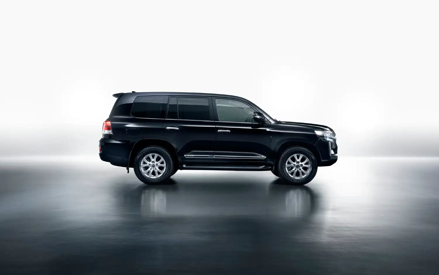 2020 Toyota Land Cruiser 4.6L GXR GT - view 3