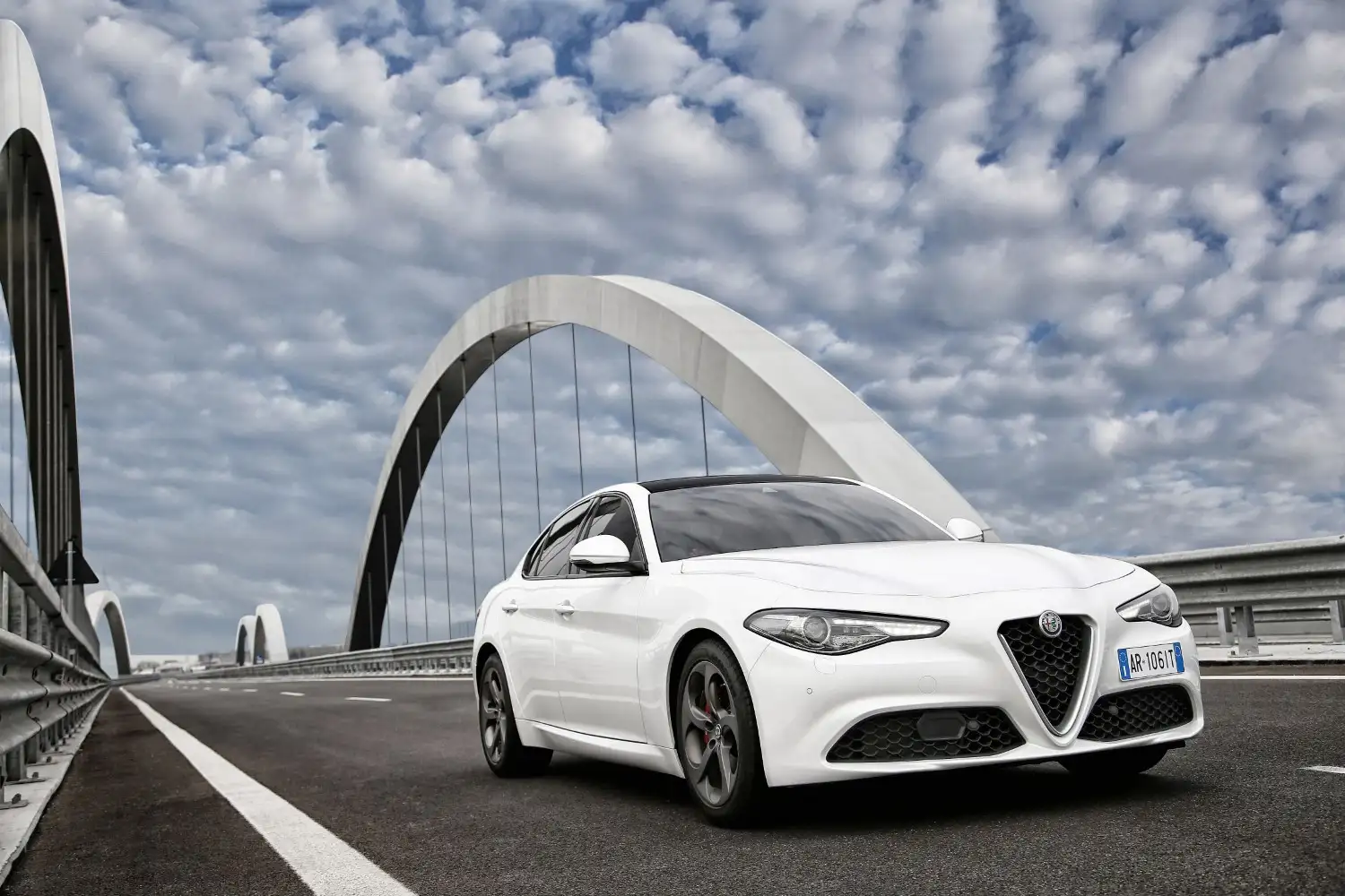 2020 Alfa Romeo Giulia Super - view 5