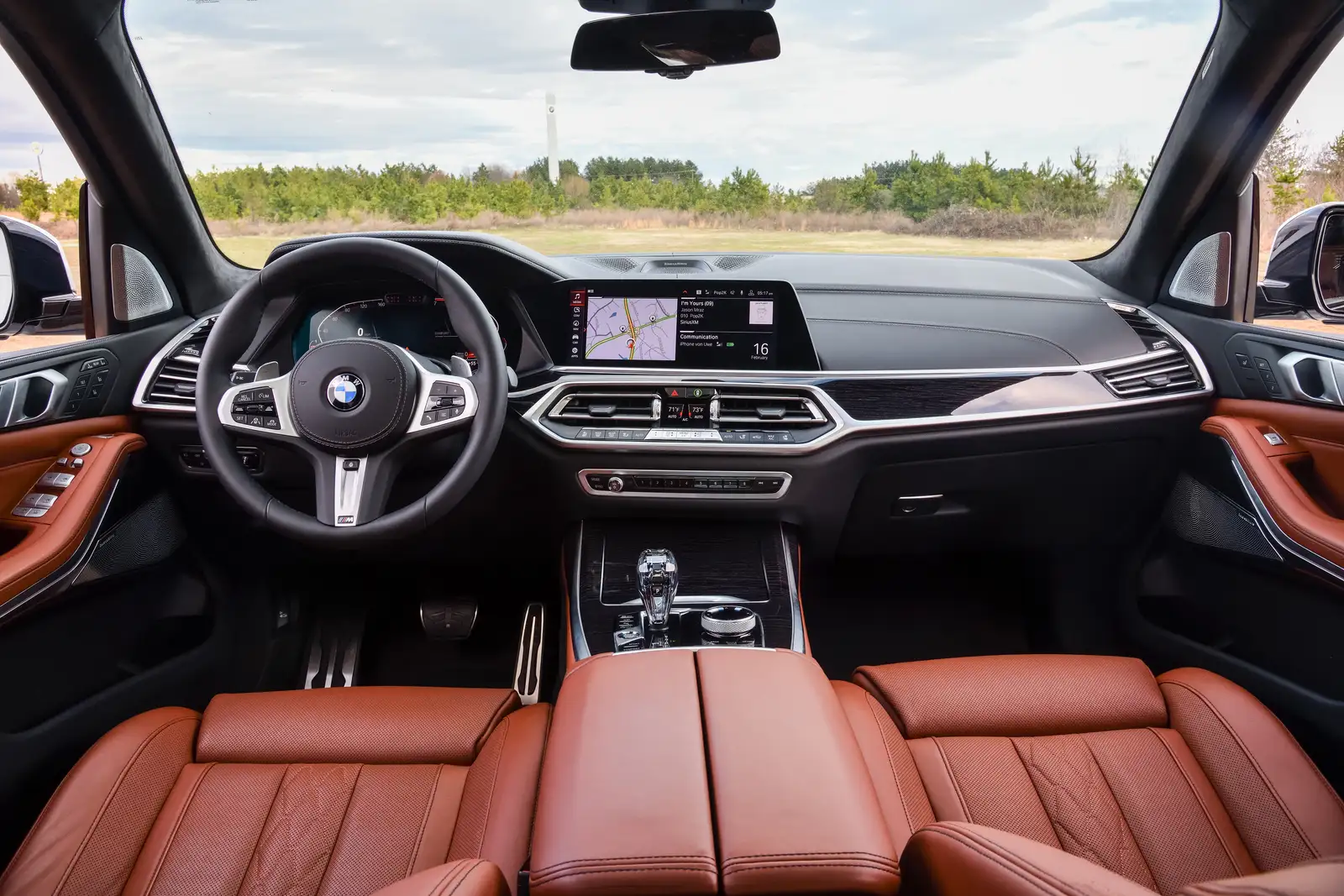 2022 BMW X7 40i 50 Years UAE Edition - view 4