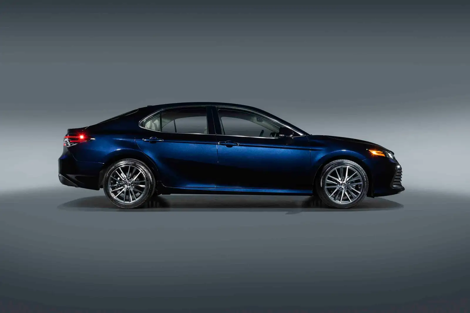 2022 Toyota Camry 2.5L S - view 3