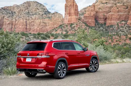 2021 Volkswagen Teramont 2.0L Trendline - Image 2
