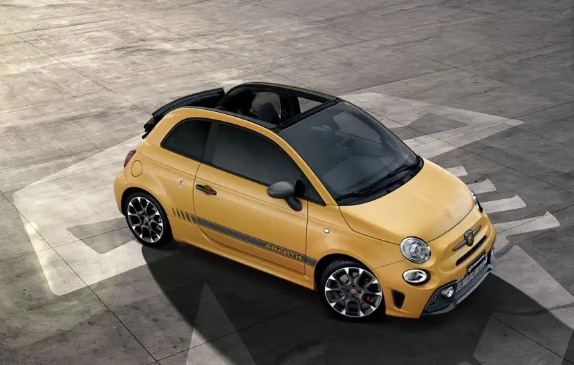 2021 Abarth 595 C Competizione - view 3