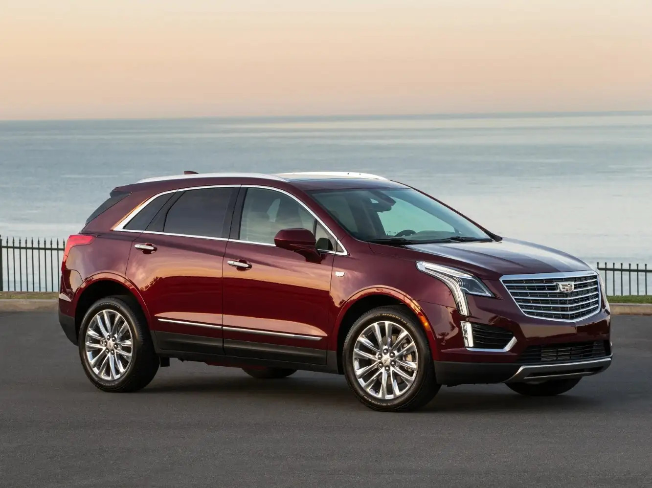 2022 Cadillac XT5 Premium Luxury - view 3