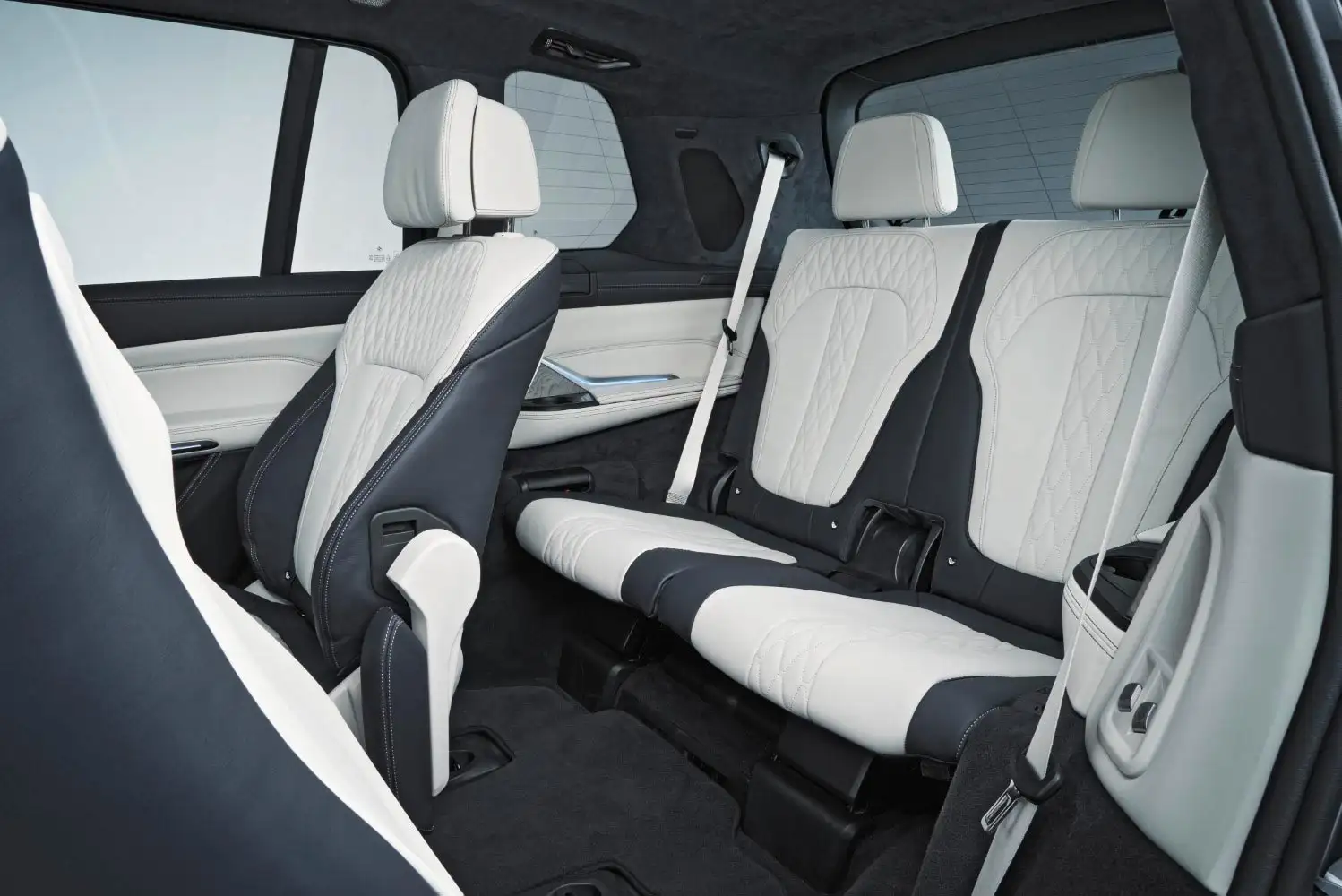 2020 BMW X7 40i Pure - view 2