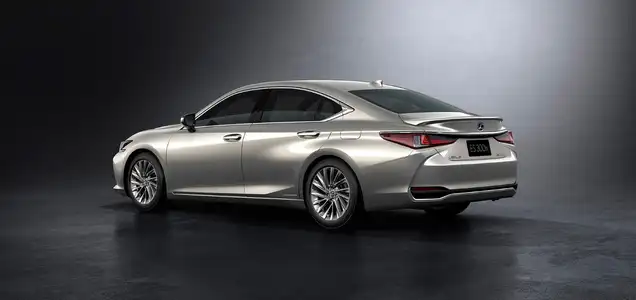2022 Lexus ES 300h Premier - Image 2