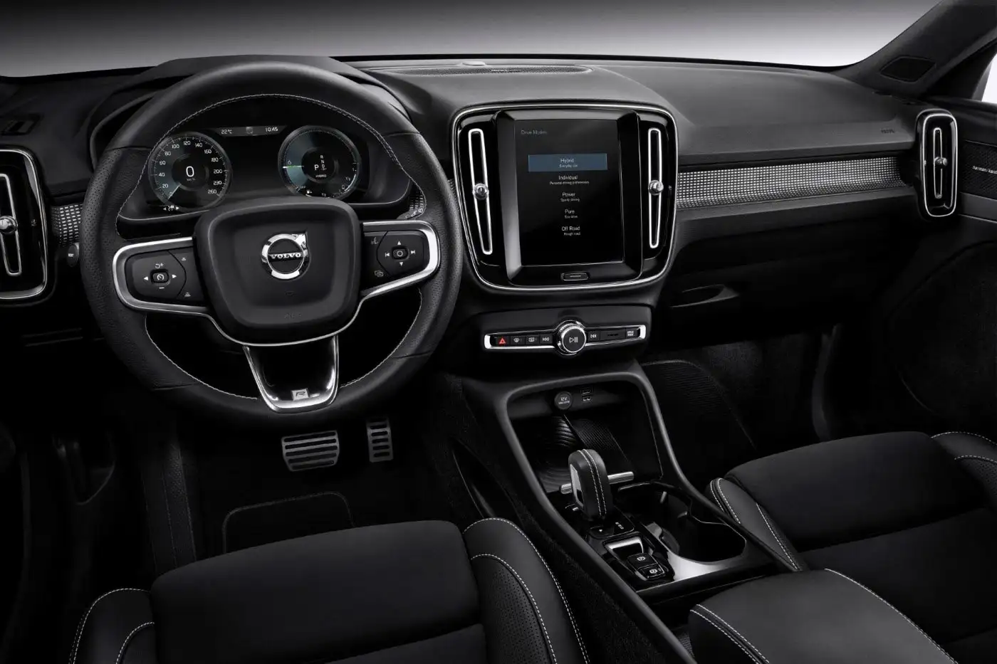 2022 Volvo XC40 T4 R Design - view 4
