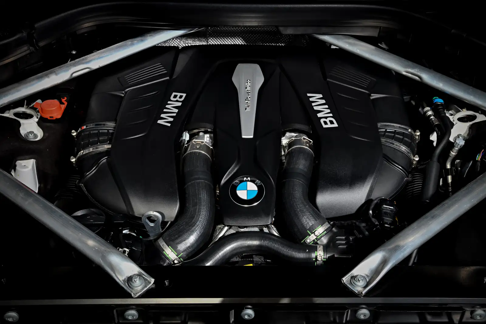 2022 BMW X7 40i 50 Years UAE Edition - view 7