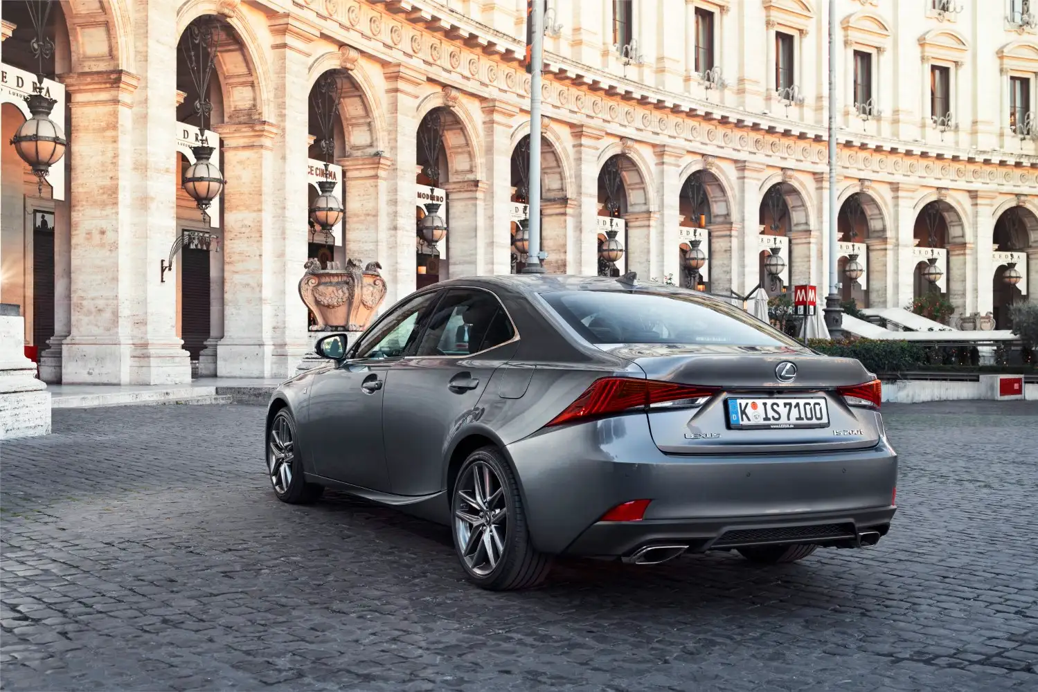 2020 Lexus IS 350 F-Sport - view 3