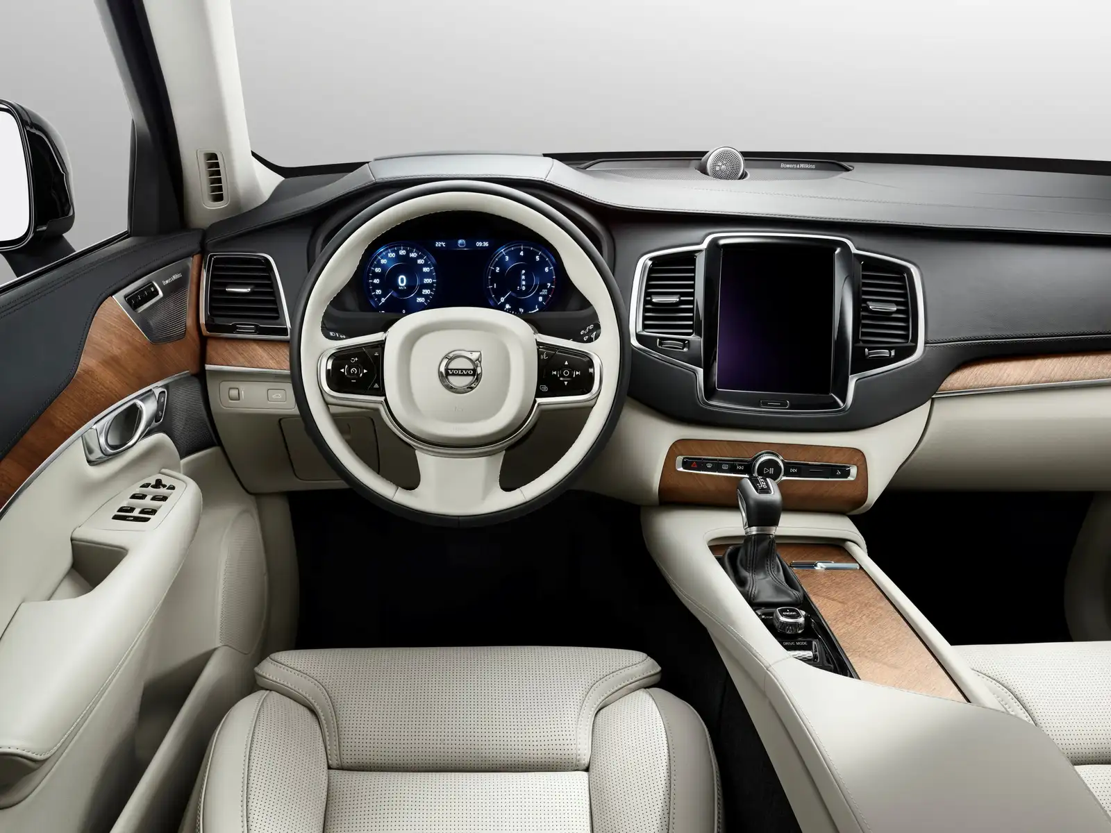2022 Volvo XC90 B5 Momentum AWD - view 4