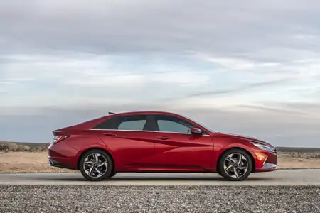 2021 Hyundai Elantra Smart 1.6L - Image 3