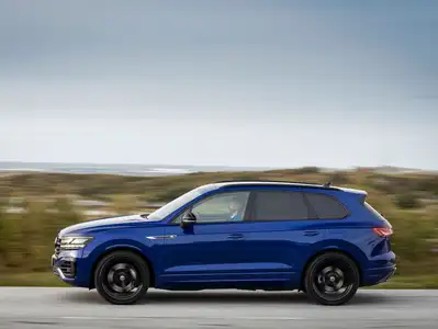 2021 Volkswagen Touareg 3.0L TFSI R-Line - Image 3