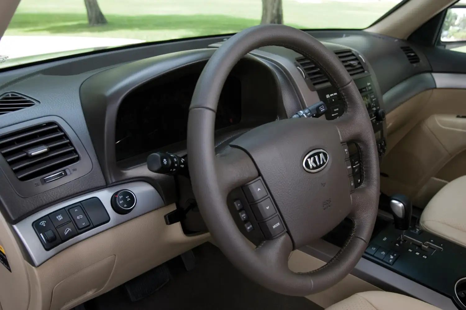 2018 Kia Mohave LX - view 4