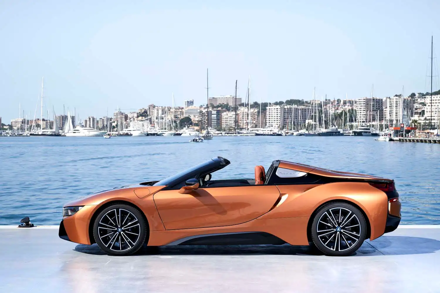 2019 BMW i8 Roadster - view 4