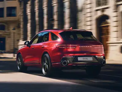 2022 Genesis GV70 Prestige 2.5 RWD - Image 2