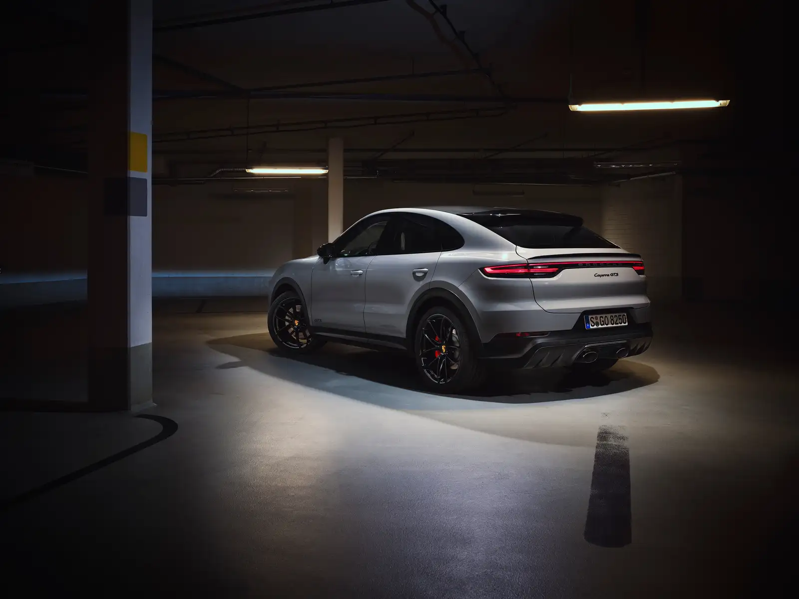 2022 Porsche Cayenne GTS Coupe Base Trim - view 2