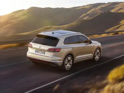 2021 Volkswagen Touareg 3.0L TFSI Trend - Image 2