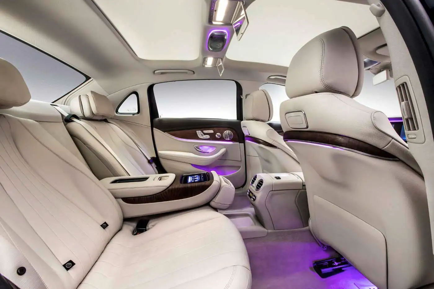2019 Mercedes-Benz E-Class Sedan E 300 Premium + - view 8