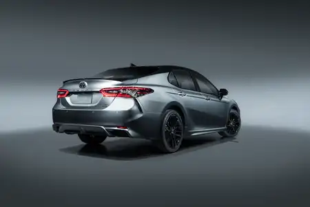 2022 Toyota Camry 2.5L SE - Image 2