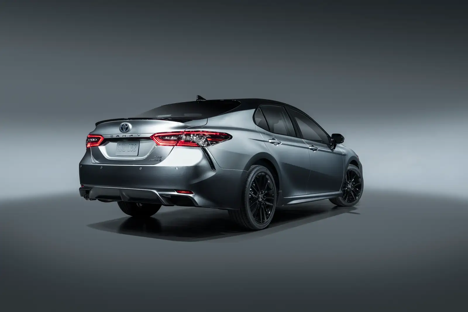 2022 Toyota Camry 2.5L SE - view 2