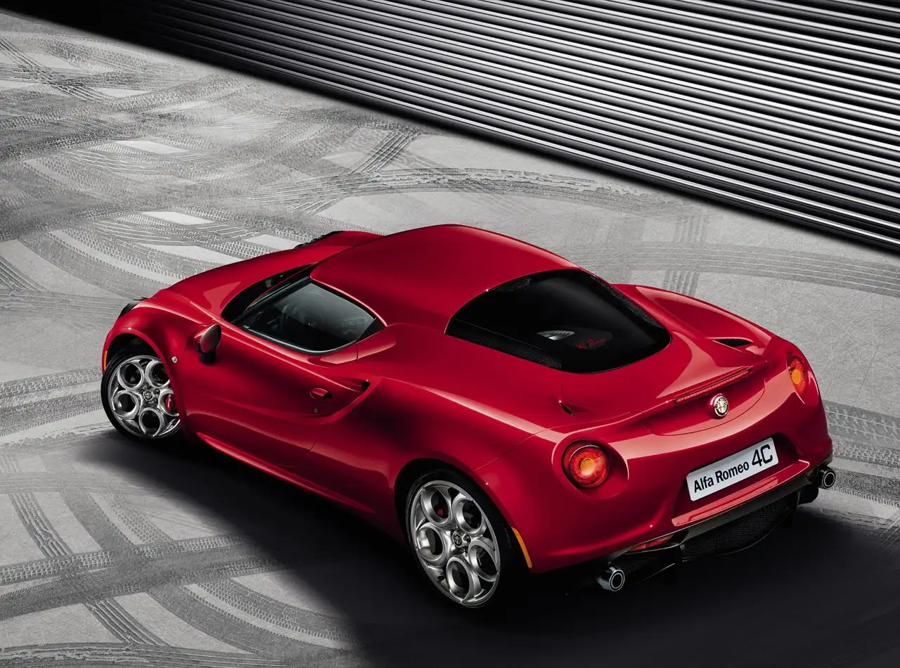 2018 Alfa Romeo 4C Coupe - view 4