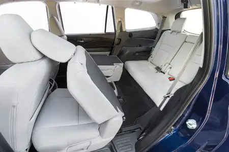 2022 Honda Pilot LX 2WD - Image 5