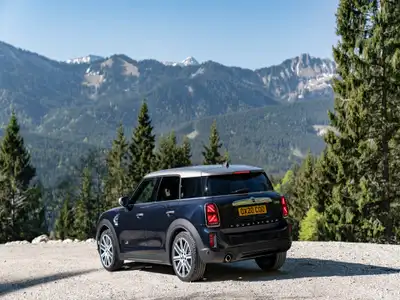 2022 MINI Countryman Cooper - Image 2