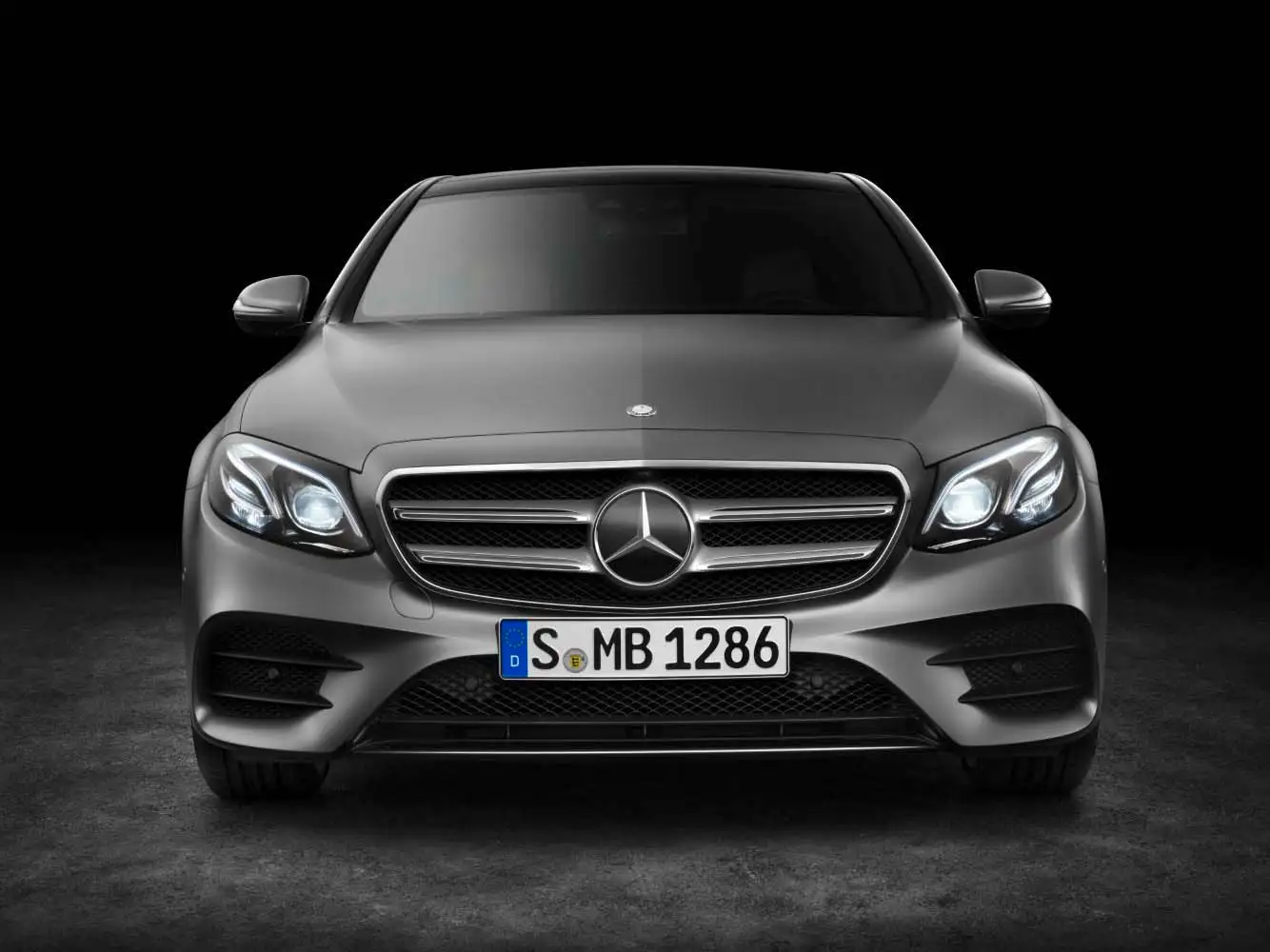 2019 Mercedes-Benz E-Class Sedan E 300 Premium + - view 4