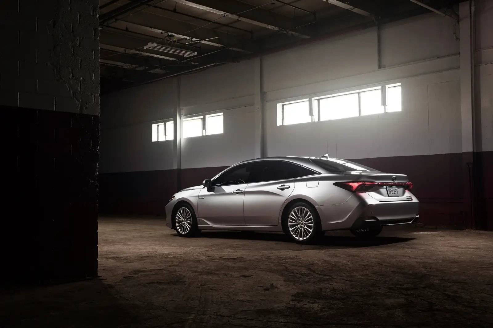 2022 Toyota Avalon XLE - view 2