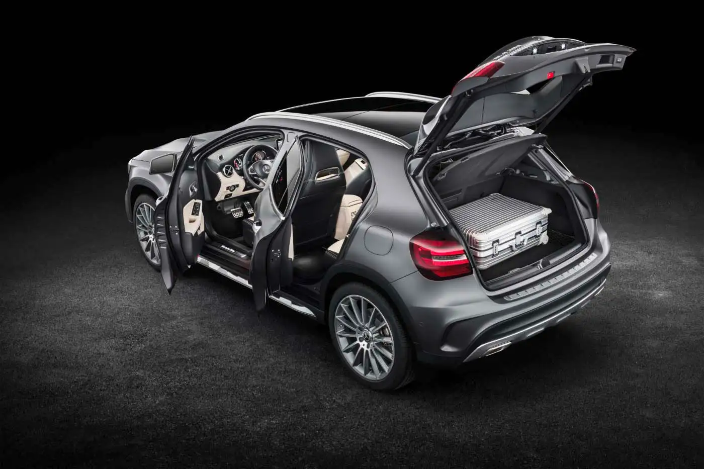 2019 Mercedes-Benz GLA 250 4MATIC - view 3