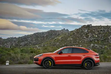2022 Porsche Cayenne Coupe Base Trim - Image 3